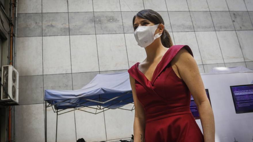 Katherine Martorell anunció que Chile cerraría sus fronteras por todo el mes de abril