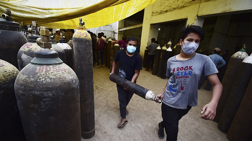 India: suben los contagios y falta el oxígeno.