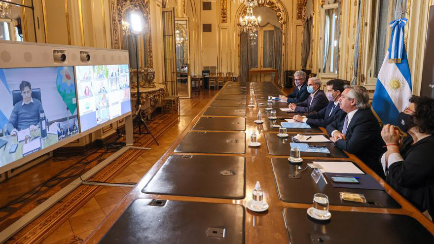 Fernández se comunicó por videoconferencia con los gobernadores y el jefe de Gobierno de la Ciudad.