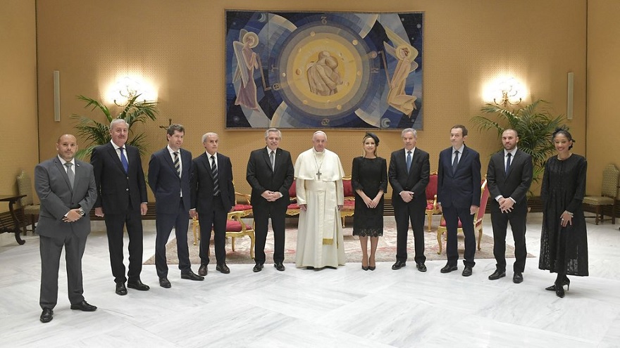 El Papa saludó uno por uno a los integrantes de la comitiva argentina