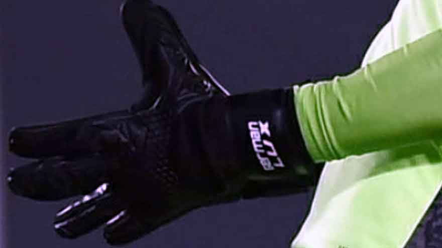Pérez usó los guantes de Lux.