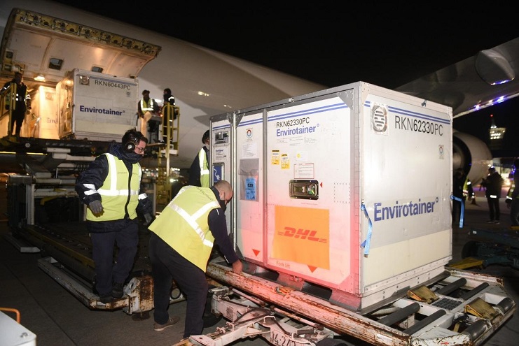 el martes por la tarde llegan 768.000 dosis más de Sinopharm en un vuelo de Aerolíneas Argentinas