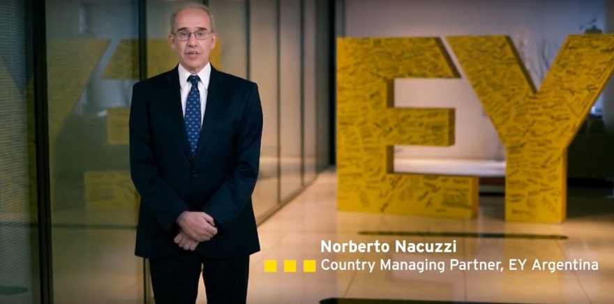 Norberto Nacuzzi, Country Managing Partner de EY Argentina, en la ceremonia virtual