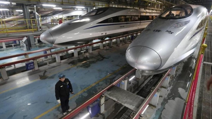 onstruir una nueva línea ferroviaria en China-Rusia-Canadá-Estados Unidos
