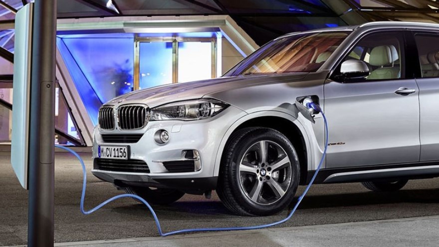 Las regulaciones de los próximos años favorecerán la adopción de autos eléctricos en Estados Unidos.