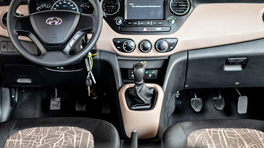 Las auto escuelas ofrecen a los futuros autos de doble comando para mayor seguridad