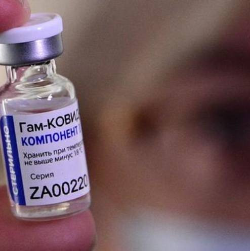 Por qué la EMA y la OMS no han aprobado la vacuna Sputnik V, según el director del centro que la desarrolló