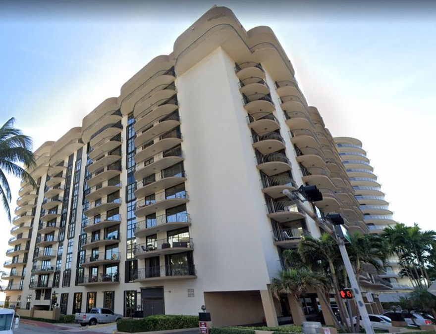 Champlain Towers era un caro edificio de apartamentos frente a la playa.