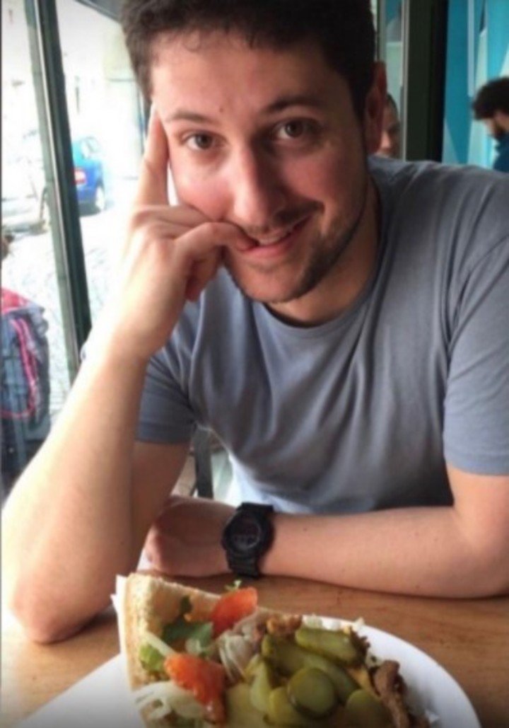 Juan Mora estaba en el edificio que se derrumbó.