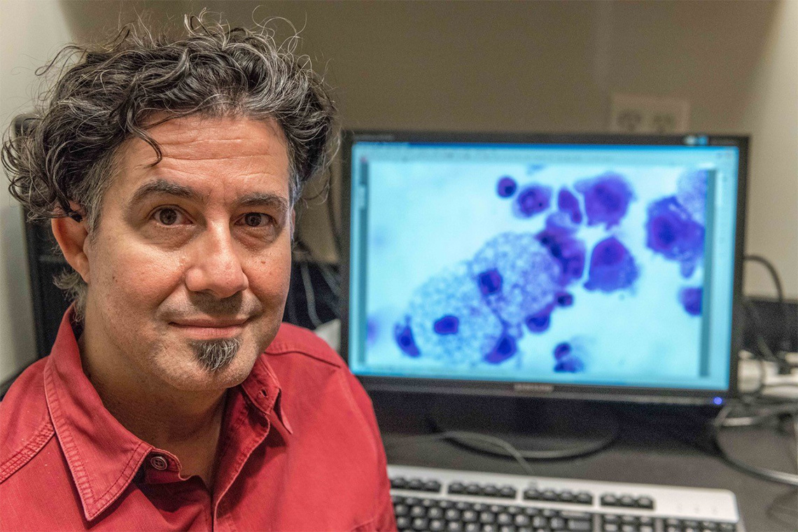 El científico canadiense Derrick Rossi avala la hipótesis de que fue creado en un laboratorio chino