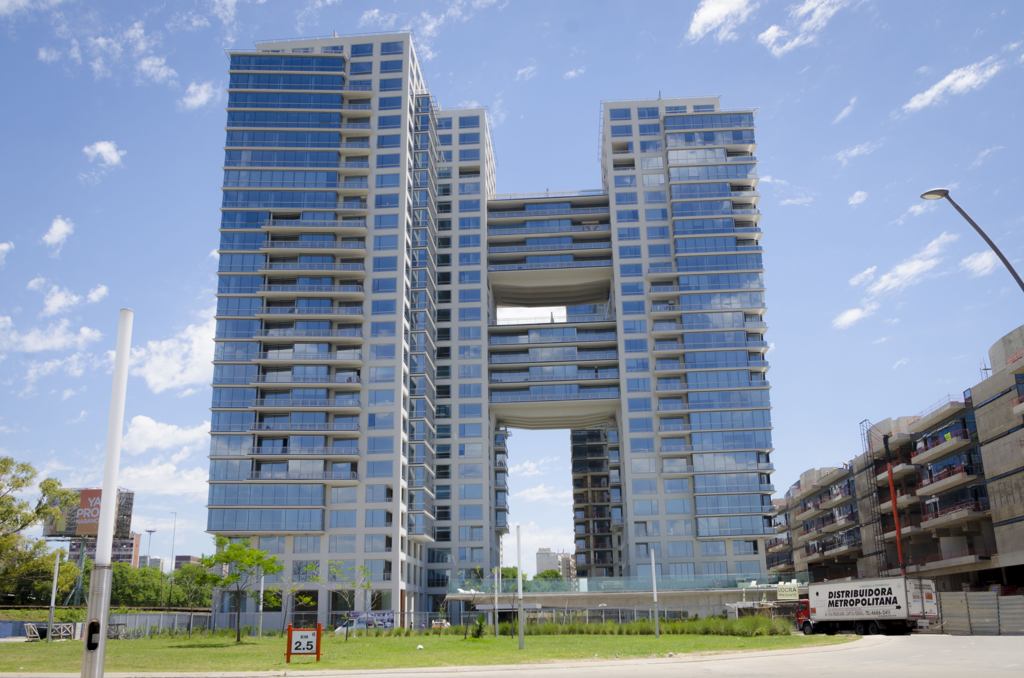 Las torres Al Río iban a albergar oficinas de importantes empresas y bancos locales y extranjeros