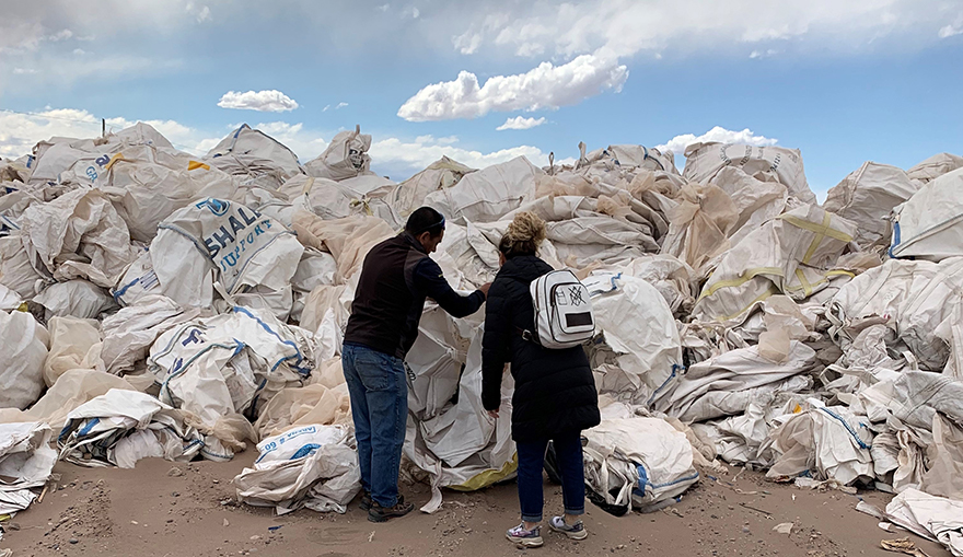 Fracking Design, una nueva marca de diseño de impacto a través del reciclado de las big bags plásticas para transformarlas en accesorios premium de triple impacto