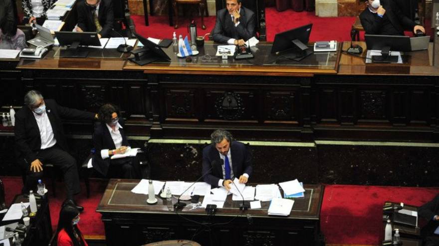 Cafiero se presentó en el Congreso en una sesión informatica