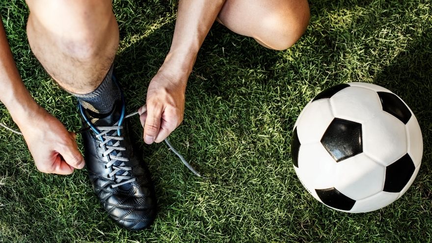 Los campeonatos internos de fútbol, los after office, son beneficios que las empresas piensan eliminar