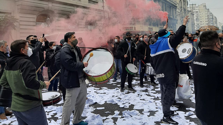 Los trabajadores de Garbarino protestan por sueldos impagos.
