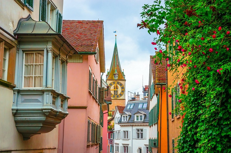 Zúrich encabezó la lista de las ciudades con el costo de vida más alto, compartiendo la cima del ranking con París y Hong Kong