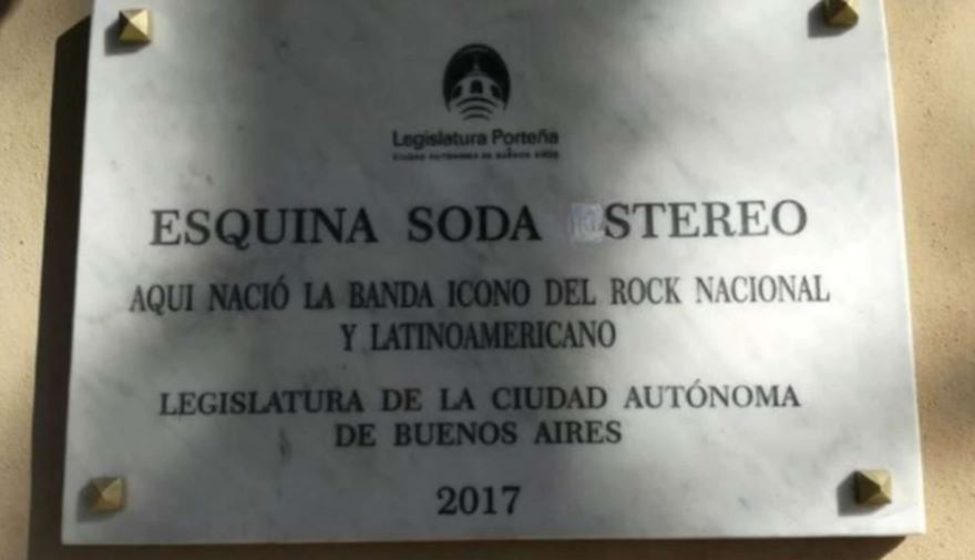 Hace unos años, la Legislatura porteña inauguró una placa con un grosero error