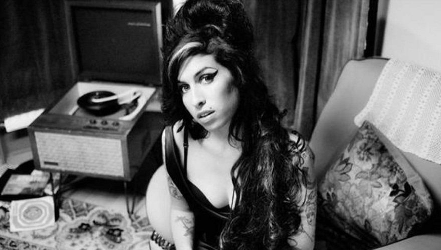 Amy Winehouse, amor y locura a 10 años de su muerte.