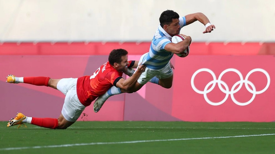 Lautaro Bazan Velez anotó el primer try para Argentina ante los británicos