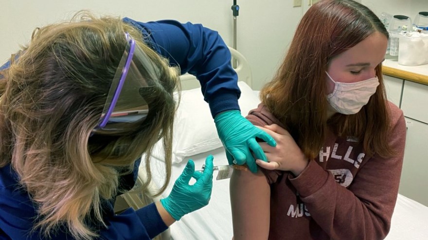Aumenta la vacunación y hay esperanzas de detener el coronavirus.