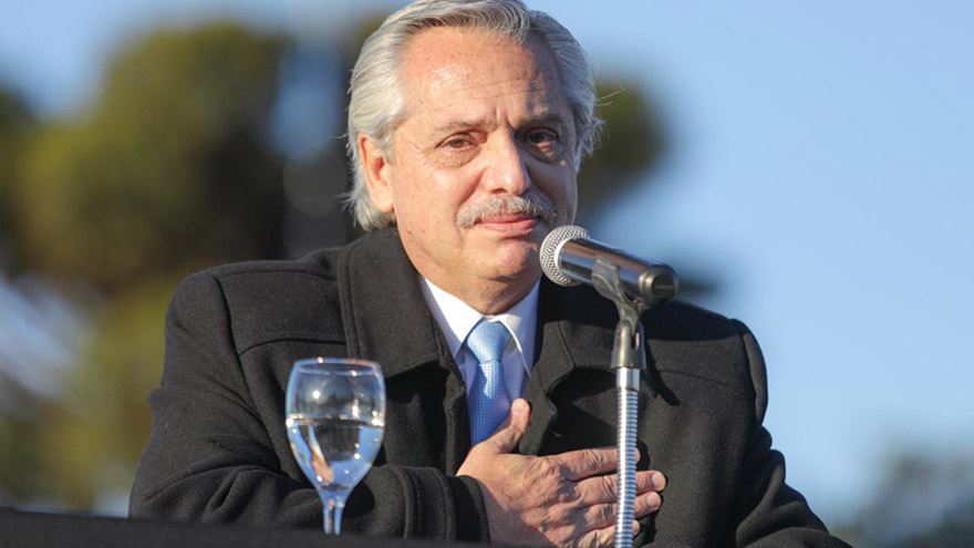 Fernández se metió en la polémica por los planes sociales.
