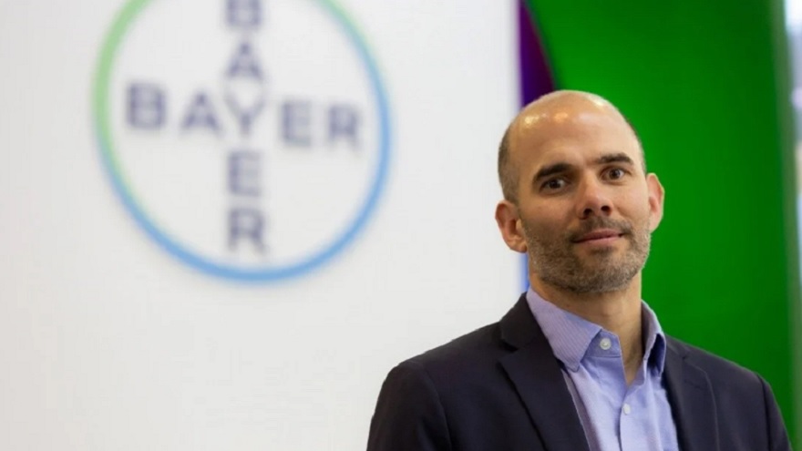 Juan Farinati, actual líder de la división agro y futuro CEO de Bayer para Argentina y Cono Sur (en remplazo de Christophe Dumont) a partir de noviembre, fue el encargado de encabezar el anuncio desde la planta industrial de la compañía