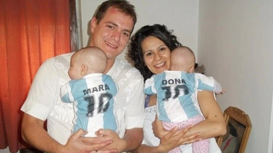 Walter Rotundo y su pareja, felices con Mara y Dona.