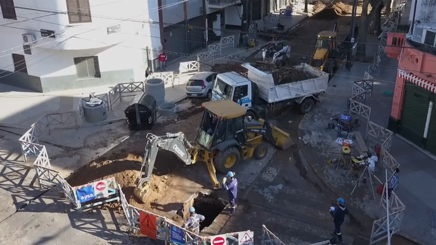 Las obras de Aysa están en marcha en distintos barrios de la Ciudad.