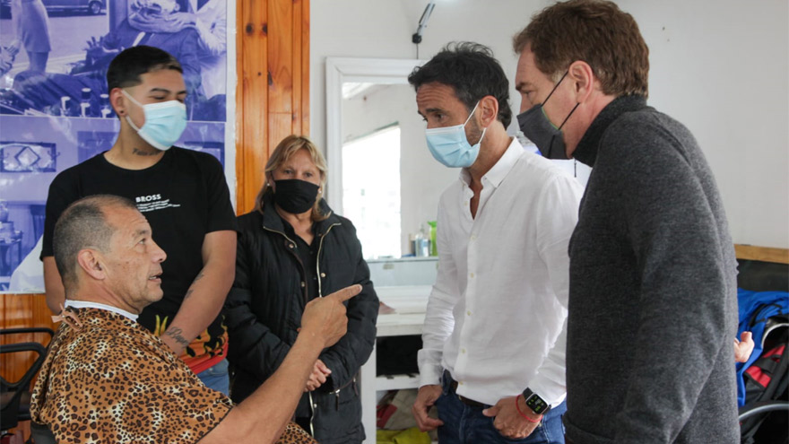 Santilli y Neuspiller conversaron con los vecinos.