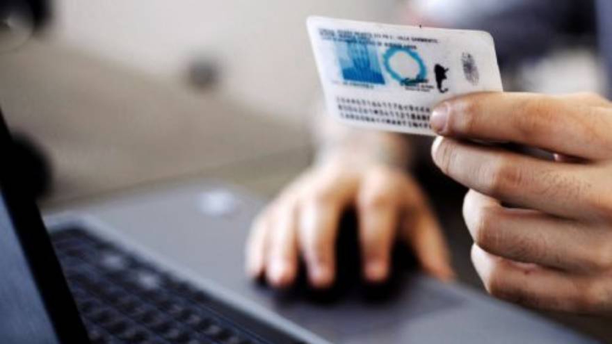Para el certificado de domicilio online se necesita el DNI.