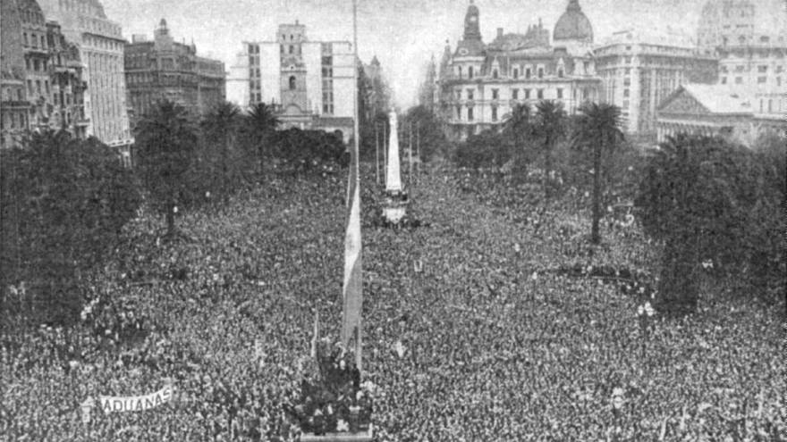 Los trabajadores llenaron la plaza de Mayo el 17 de octubre de 1945