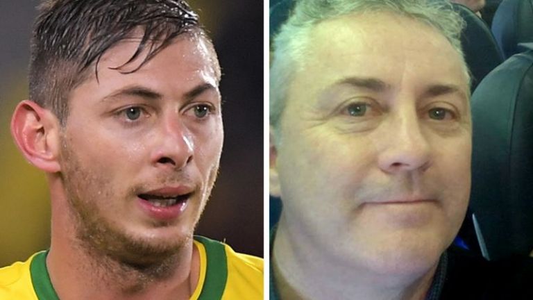 Emiliano Sala (izq.) era el único pasajero en el avión piloteado por David Ibbotson
