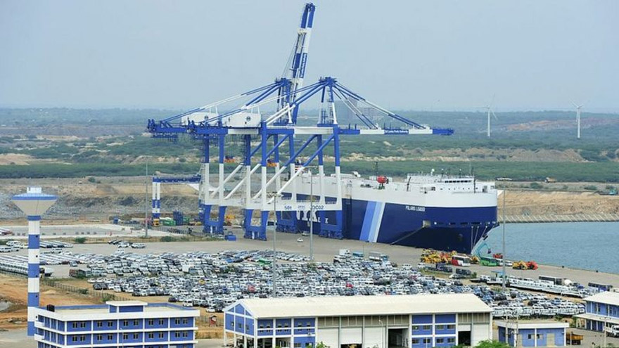 Sri Lanka estaba tan endeudado con China que en 2017 le arrendó el puerto de Hambantota por 99 años a cambio de una reducción de la deuda.