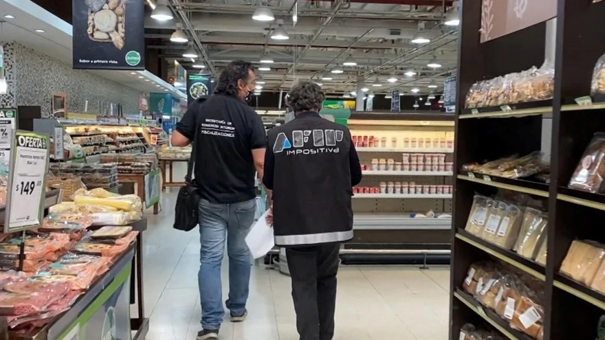 La Cámpora emitió un duro comunicado defendiendo el congelamiento argumentando que las empresas vienen remarcando