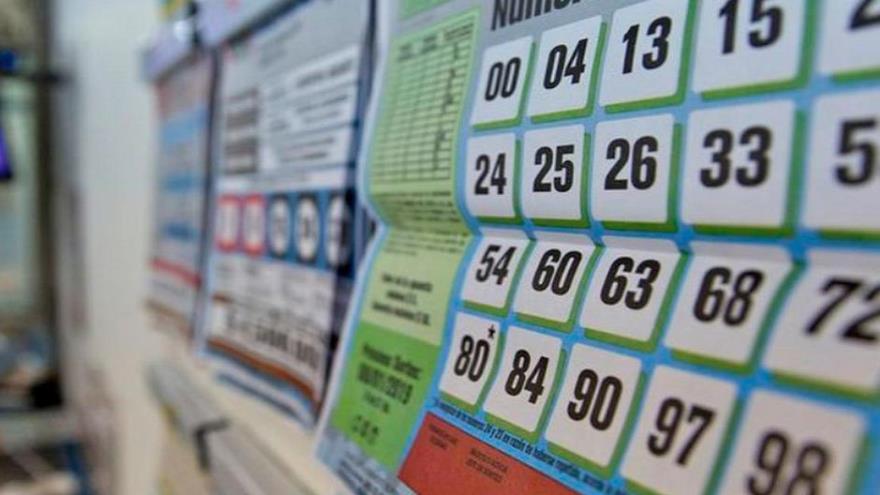 El truco de un hombre para ganar la lotería