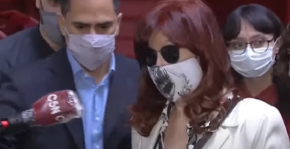 Cristina Kirchner, al abandonar su domicilio para someterse a una histerectomía 