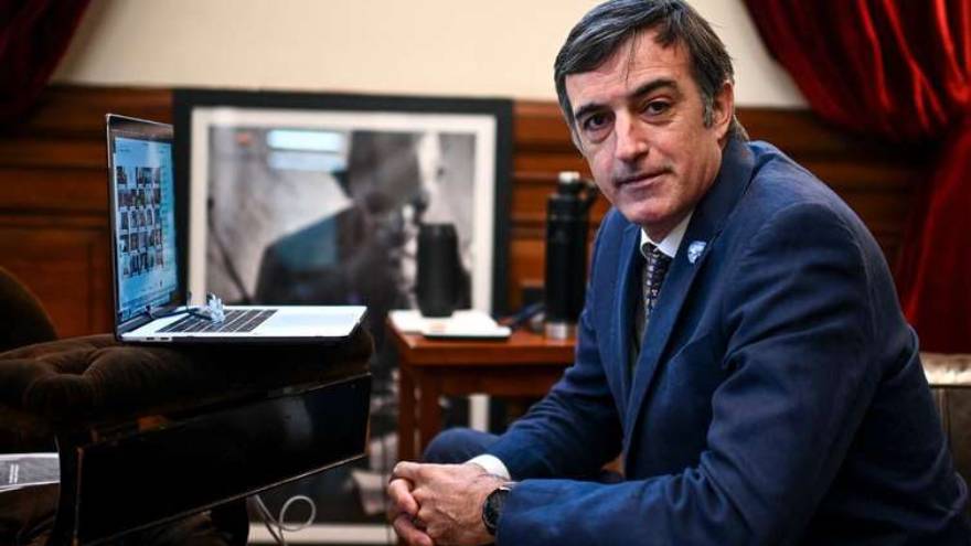 Esteban Bullrich renuncia al Senado.