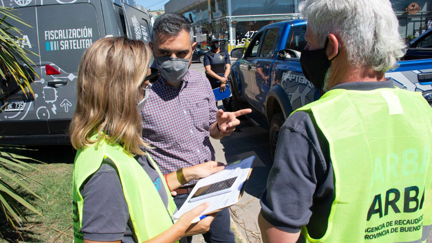 El director ejecutivo de ARBA, Cristian Girard, coordinó los operativos de control vehicular de autos de alta gama en City Bell, partido de La Plata.