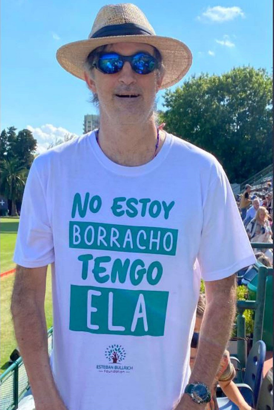 Esteban Bullrich con una remera que lo dice todo.