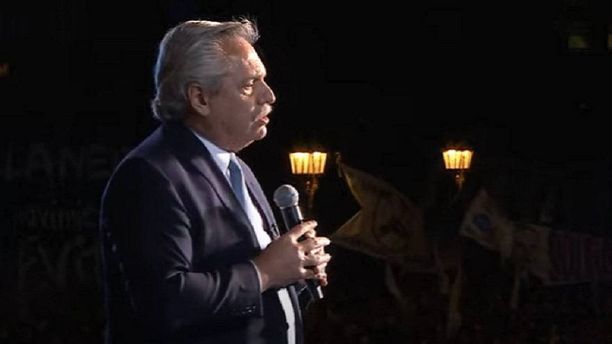 Alberto Fernández finalizó el acto por el Día de la Democracia