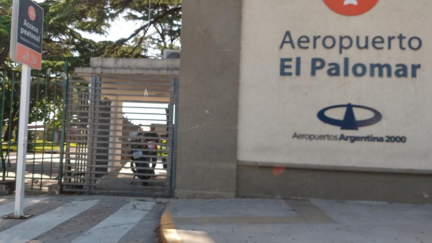 El frente del ex aeropuerto comercial, en una foto acercada a iProfesional desde el ámbito aerocomercial.