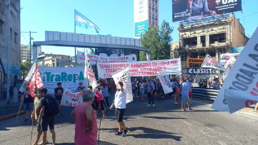 La movilización y corte se extenderá hasta horas de la tarde.