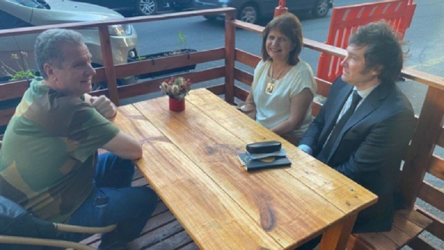 Sonrisas: Bullrich y Milei en un encuentro que generó repercusiones.