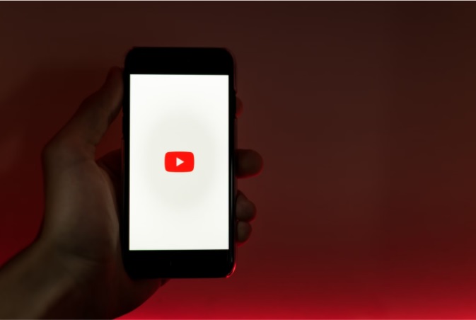 L'uso prolungato di YouTube consuma molta batteria del tuo cellulare.