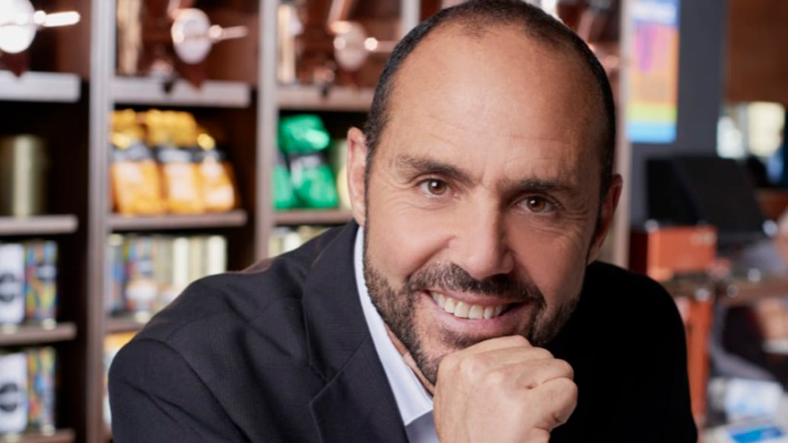 Marcelo Salas, socio director de Café Martínez, cuenta que el stock que se posee de café ya es 