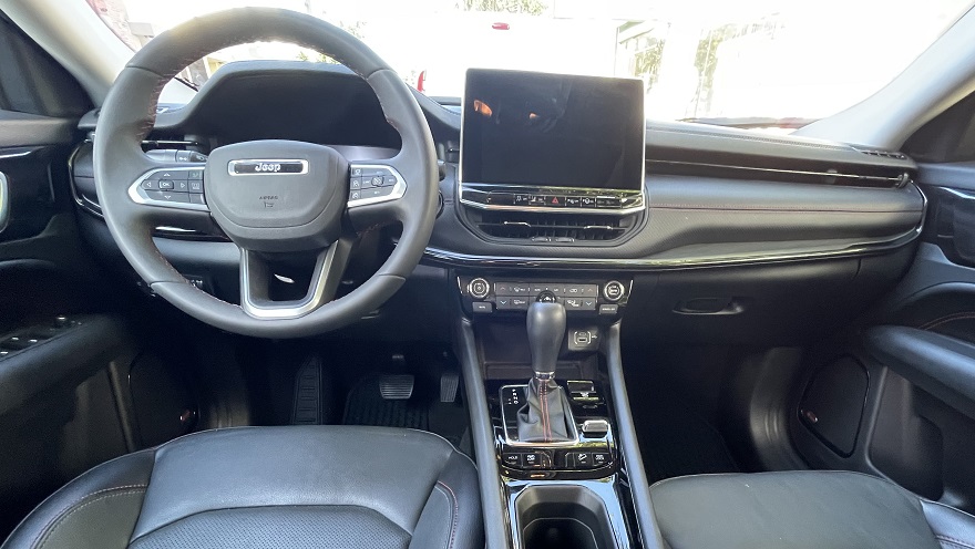 Jeep Compass, así es por dentro, con pantalla de 10.1 pulgadas.