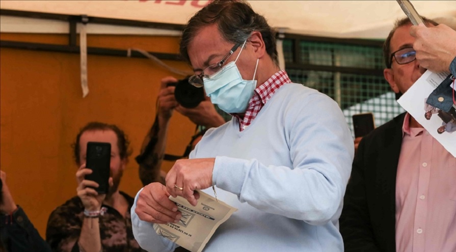 Elecciones en Colombia: el izquierdista Petro arrasa y se medirá en las presidenciales a una derecha fuerte