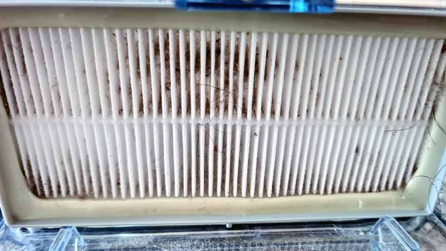 La limpieza periódica del filtro genera ahorro de energía.