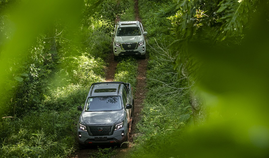 Nissan Frontier durante el recorrido en reserva provincial Puerto Península.