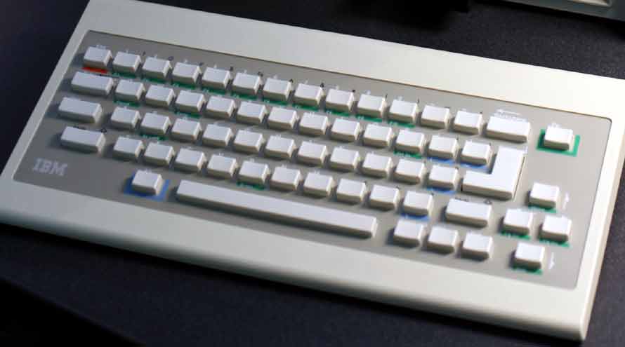El teclado polémico de la IBM PCjr.